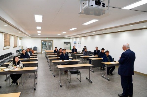 영주4-2 영주시, 현장 적용 실용 가능한 스마트팜 교육 운영(한국폴리텍대학 영주캠퍼스 박선진 학장의 인사말).jpg
