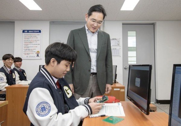 230307_이재용-삼성전자-회장_구미전자공고-방문-7.jpg