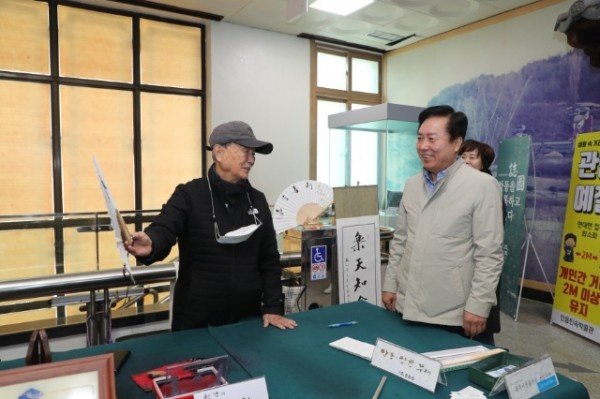 0313 안동민속촌 홍매화 붉은 꽃말울 피기 시작 (9)-시립박물관.JPG