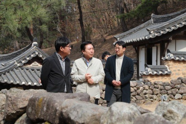 0313 안동민속촌 홍매화 붉은 꽃말울 피기 시작 (7)-민속촌 일대.JPG