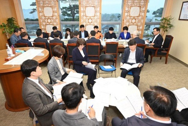 8.3.23_군위군_대구시편입_및_2024년도_국비예산_확보_추진상황_보고회2-1.jpg