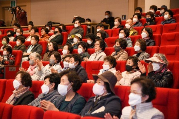 영주 2-5 영주 가흥동 마애여래삼존상 및 여래좌상 국보 승격 위한 학술대회 성료.jpg