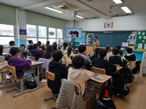 [고아초]찾아가는 경제교실 운영 보도자료 사진_1.jpg