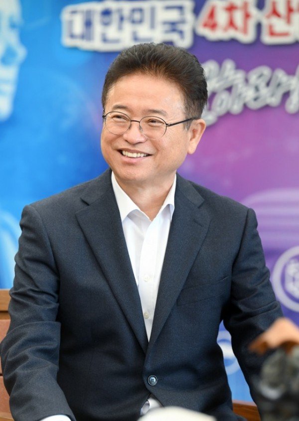 9.지사님_인터뷰_사진_1.jpg
