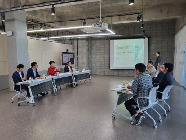 3.이달희부지사로봇융합연구원방문.jpg