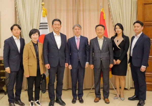 [기업투자과] 이원재 주키르기즈공화국 대한민국 대사면담 2 (1).JPG