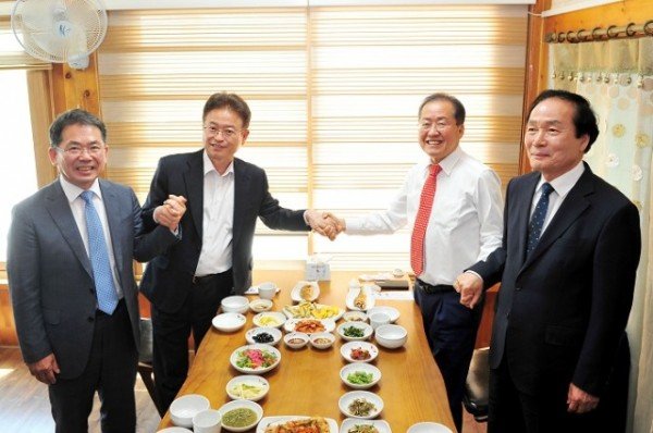 홍준표 대구시장님 방문_간담회 (3-1).jpg