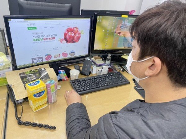 영주-2-3 영주장날 쇼핑몰에서 5월 한달간 가정의달 기획전을 진행한다(PC에서 쇼핑몰 이용모습).JPG