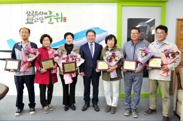 230509_군위군, 제51회 어버이날 표창_주민복지실 (1).jpg
