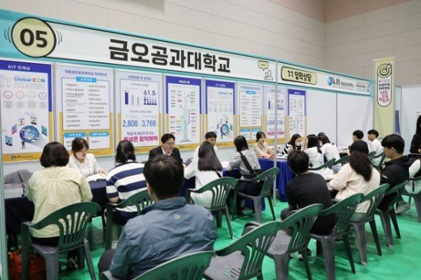 3. 대학 상담부스.jpg