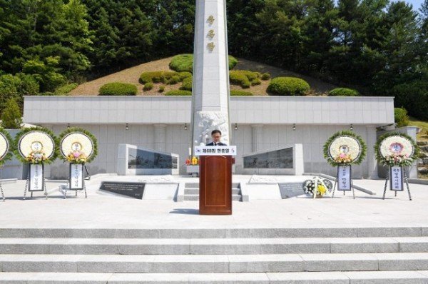 영주1-5 송호준 영주시 부시장이 추념사를 하고 있다.jpg