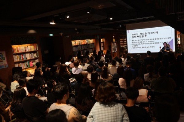 [건강증진과] 마음이음 북토크쇼 사진 2.JPG