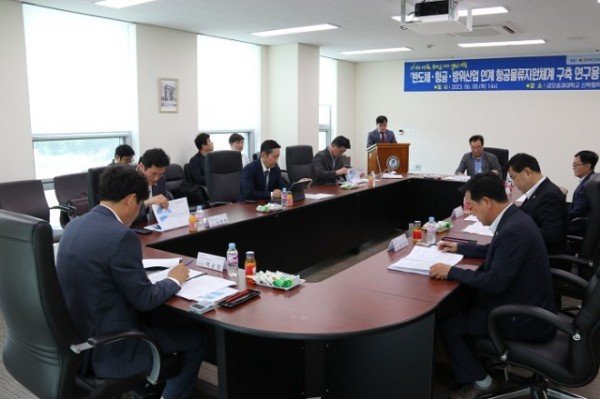 통합신공항 배후경제권 연구회 연구용역 중간보고회 사진2.JPG