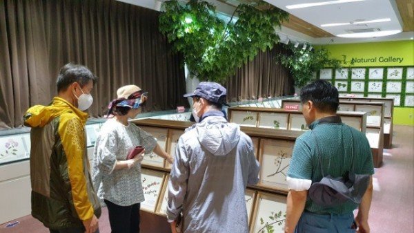 4.경상북도수목원 전시회1.jpg