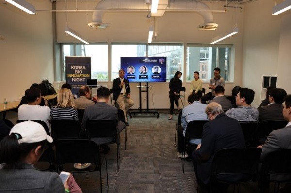 [사진2]_6일(현지시간)_미국_보스턴_케임브리지_이노베이션센터(CIC)에서_열린_코리아_바이오_이노베이션_나잇에서_한국혁신의약품컨소시엄재단(KIMCo재단)_주관_행사가_진행되고_있다..jpg