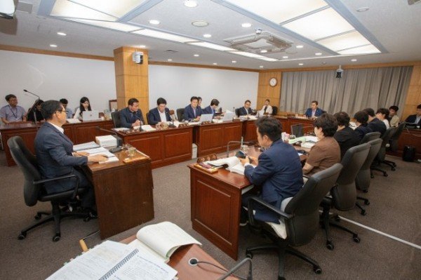3-2. 산업건설위원회 소관 2023년도 행정사무감사 활동.JPG