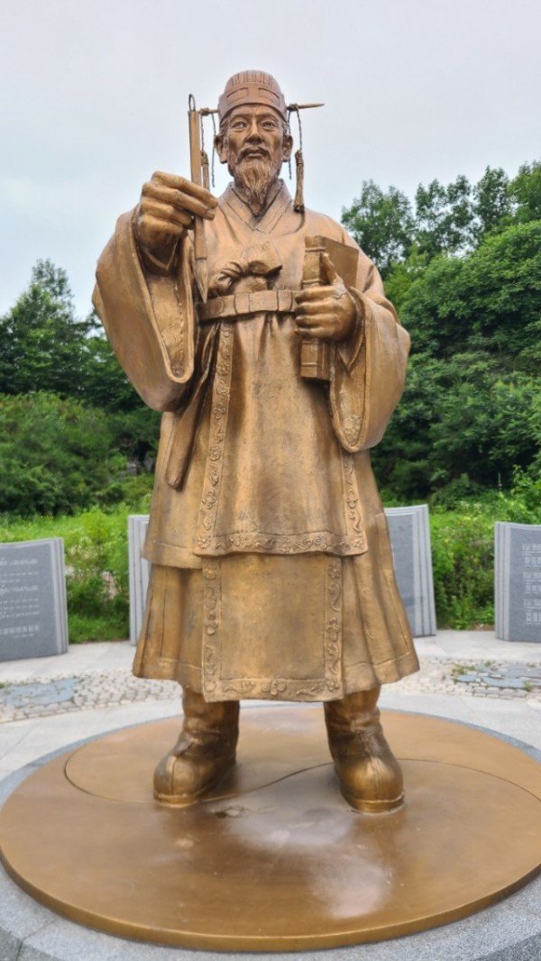 9_90dUd018svc1rqmt5wlgu96p_tg3zvl (1).jpg