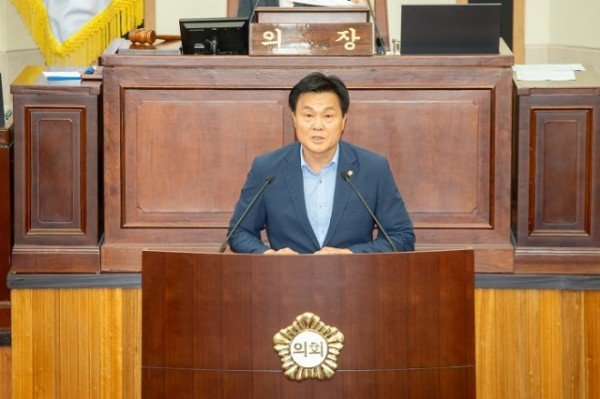 5. 의회운영위원회 제안설명 - 김영태 의회운영위원장.JPG