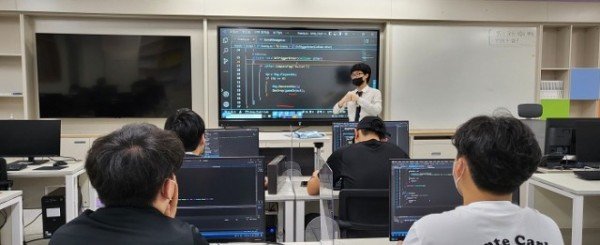 3.경북소프트웨어고 디지털 분야 마이스터고 신규 지정(경북소프트웨어고 수업사진)02.jpg