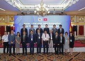 [사진1]_6일_한국-베트남_의약품_산·학·관_심포지엄_단체사진.JPG