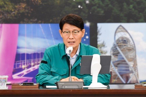 영주-2-1 박남서 영주시장이 시원축제를 취소하고 집중호우 피해 최소화에 총력대응을 지시하고 있다.jpg