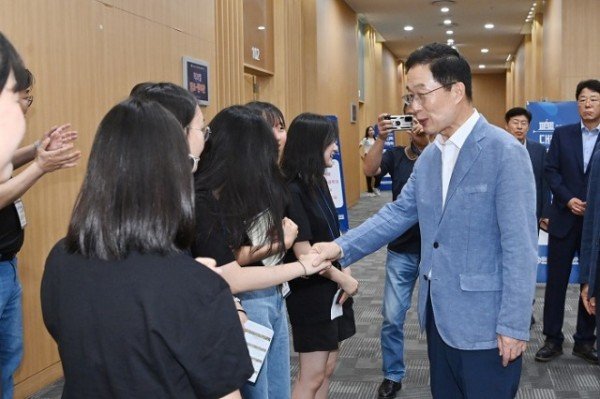 1.경북교육청, 2024학년도 대학 진학 경북 박람회 성황리 개최(15일 경주화백컨벤션센터에서 개최된 대학 진학 경북박람회 사진)03.jpg