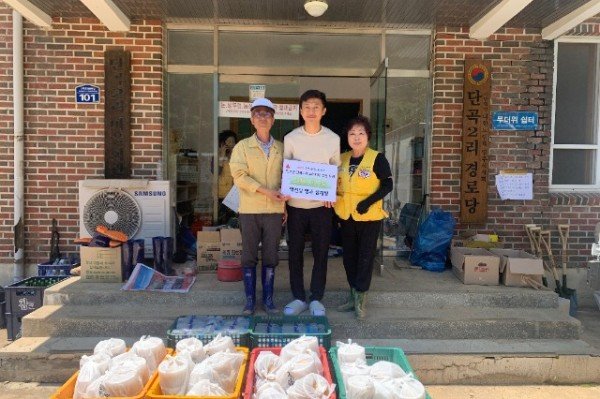 영주-9(참고사진)풍기 약선당 100여 수재민에 삼계탕 나눔 기념사진(단곡2리 경로당).jpg