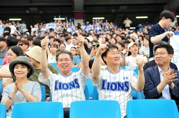 230724_김진열 군위군수, 대구편입 기념 삼성라이온즈 시구행사_기획감사실 (4).jpg