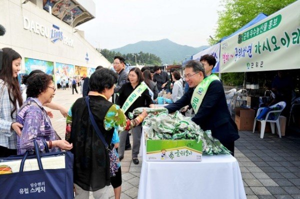 230724_김진열 군위군수, 대구편입 기념 삼성라이온즈 시구행사_기획감사실 (1).jpg