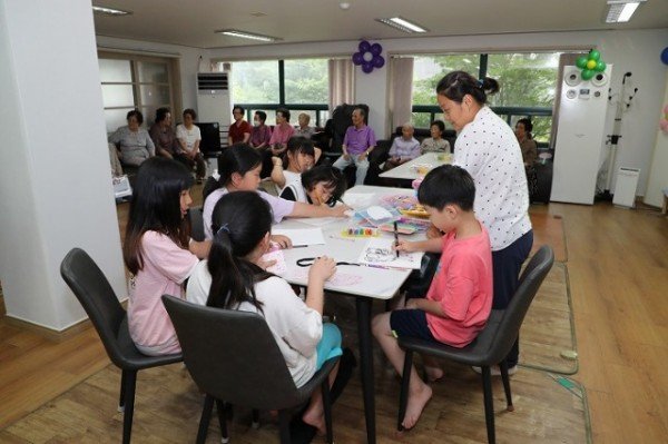 0728 안동시  2023 전국 기초단체장 매니페스토 우수사례 경진대회‘최우수상’수상 (1)-경로당 아동 돌봄터 개소.JPG