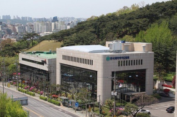서울_서초구_방배동_한국제약바이오협회_전경.JPG