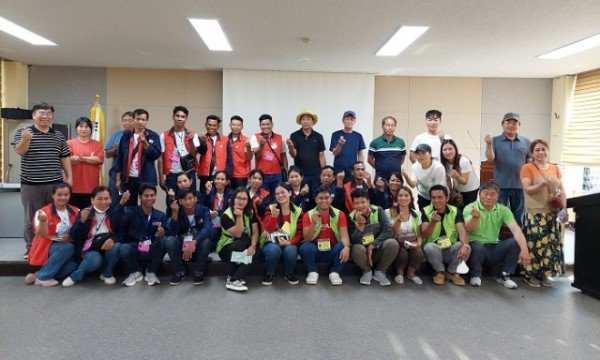 03의성군제공 외국인계절근로자 입국.jpg