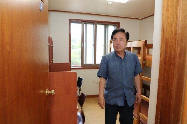 0807 안동시  잼버리와 함께 뛴다 (8)-가톨릭상지대학교 기숙사 시설점검.jpg