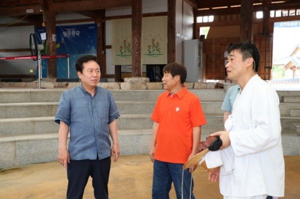 안동시  잼버리와 함께 뛴다-하회마을 현장 점검 및 관계자 논의(3).jpg