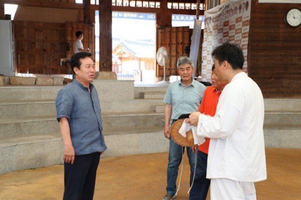 안동시  잼버리와 함께 뛴다-하회마을 현장 점검 및 관계자 논의(1).jpg