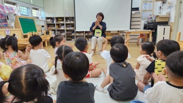 영주-8-1 영주시는 31일까지 아토피 예방 스토리텔링 교실을 운영한다(8일 부영사랑으로 어린이집).jpeg