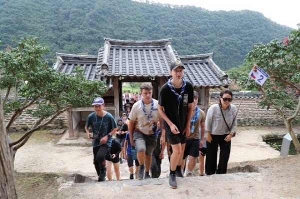 0813 안동 병산서원 찾은 3개국 잼버리 청소년들 감탄사 연발(6).jpg