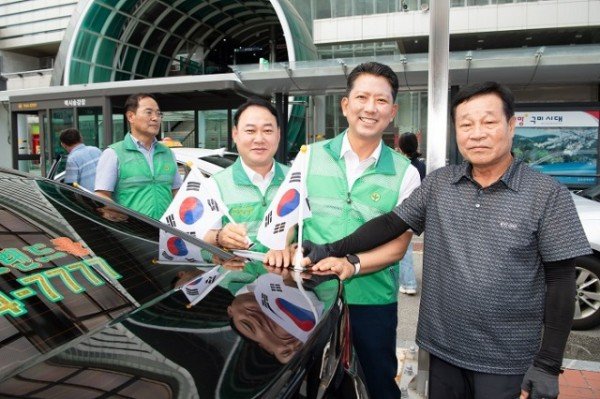 [새마을과] 태극기 달기 운동 3.JPG