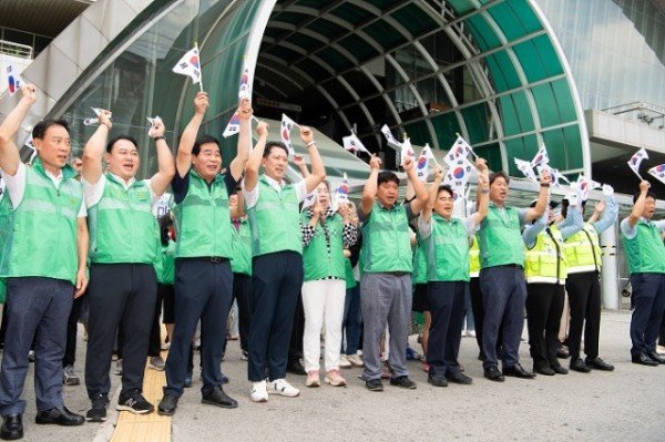 [새마을과] 태극기 달기 운동 2.JPG