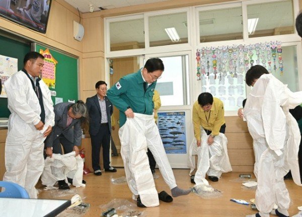 1.임종식 경북교육감, 원전시설 인근학교 보호․대피 훈련 참관(울진 부구초 훈련 참관 모습)03.jpg