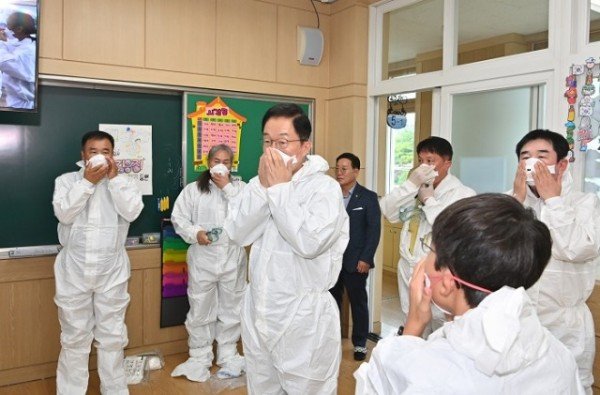 1.임종식 경북교육감, 원전시설 인근학교 보호․대피 훈련 참관(울진 부구초 훈련 참관 모습)02.jpg