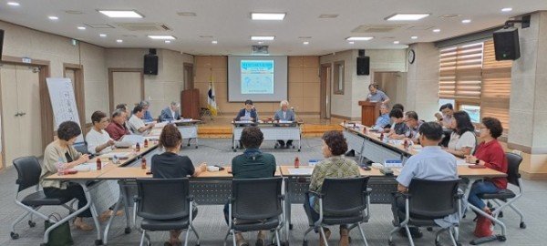 0825-3 예안면 지역사회보장협의체 마을 순회 주민 소통의 날 연다-회의전경2.jpg