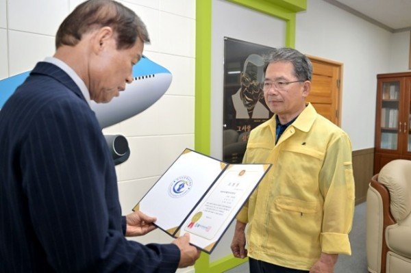 230824_김진열 군위군수, 뉴리더 수상소감_기획감사실.jpg