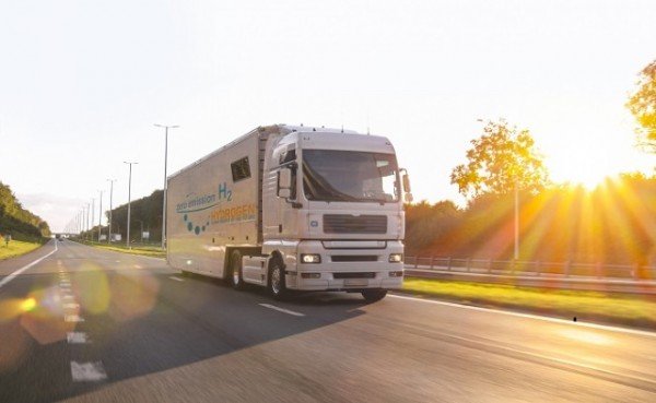 71193_Fuell cell truck.jpg