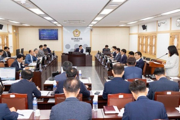 2023_08_30_제341회_임시회_교육위원회_사진.jpg