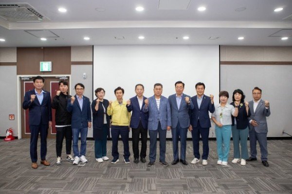산업건설위원회 현장방문 단체사진 1.JPG