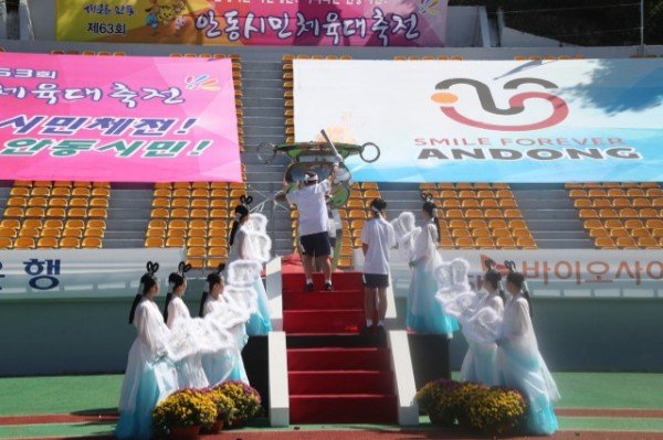 2_065Ud018svc17hj0zdaig2nr_tg3zvl.jpg