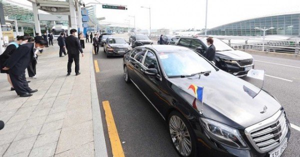 사진4_에밀_콘스탄티네스쿠_전_대통령_의전_차량탑승에밀_콘스탄티네스쿠_루마니아_전_대통령이_16일_오전_HWPL이.jpg