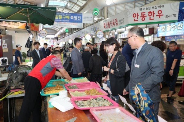 0927-3 안동시  추석 앞두고 전통시장 장보기 행사 마련 (6).JPG