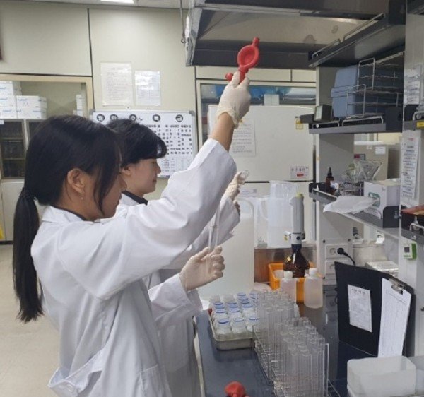 사진(국제숙련도 최우수2).jpg